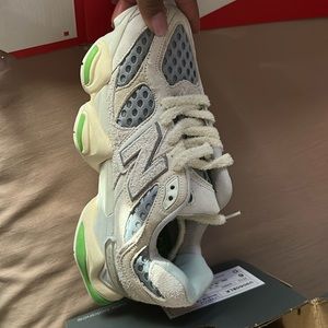 New balance 9060 brand new never been worn
I have exactly two pair!